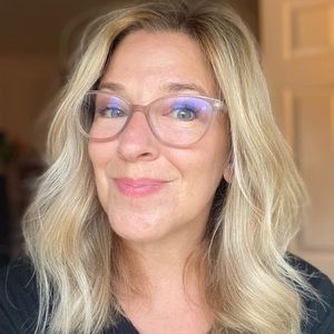 Meet your Posher, Lori